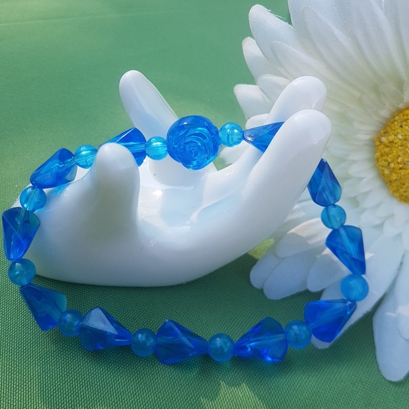 💙🌹 Dark Blue Rose Glow Bracelet - Picture 3 of 5